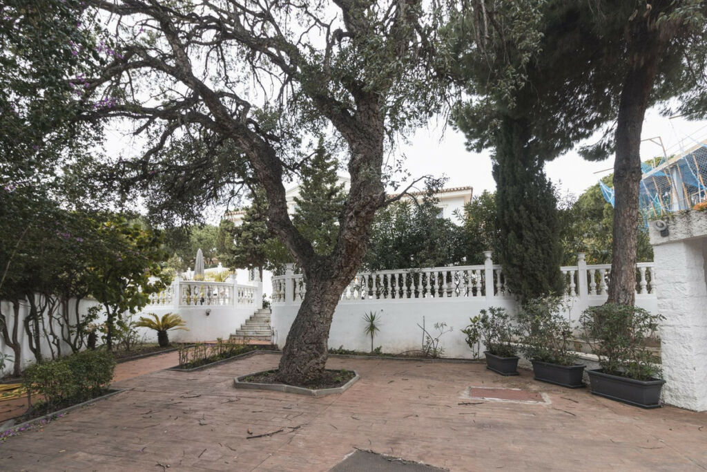 Detached Villa Hacienda Las Chapas Málaga - image 23