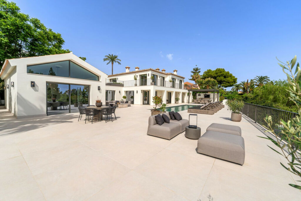 Detached Villa The Golden Mile Málaga - image 23