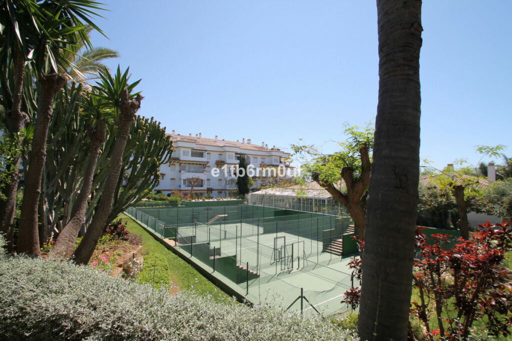 Middle Floor Apartment The Golden Mile Málaga - image 23