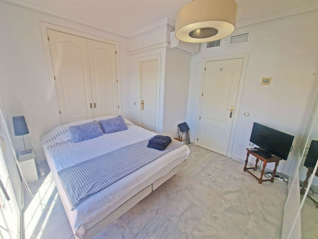 Semi-Detached House Cabopino Málaga - image 21