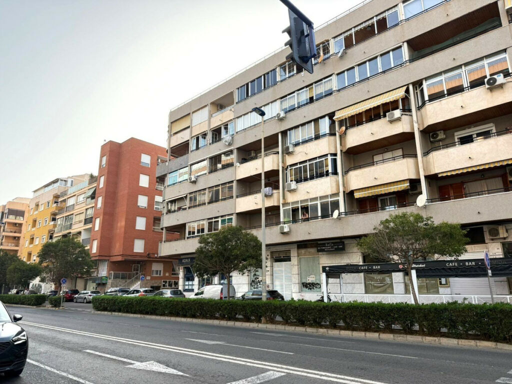 Middle Floor Apartment Torrevieja Alicante - image 23