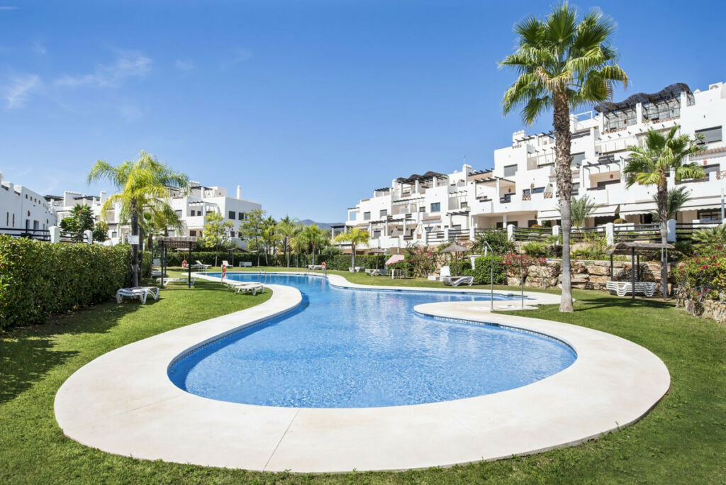 Middle Floor Apartment Estepona Málaga - image 23