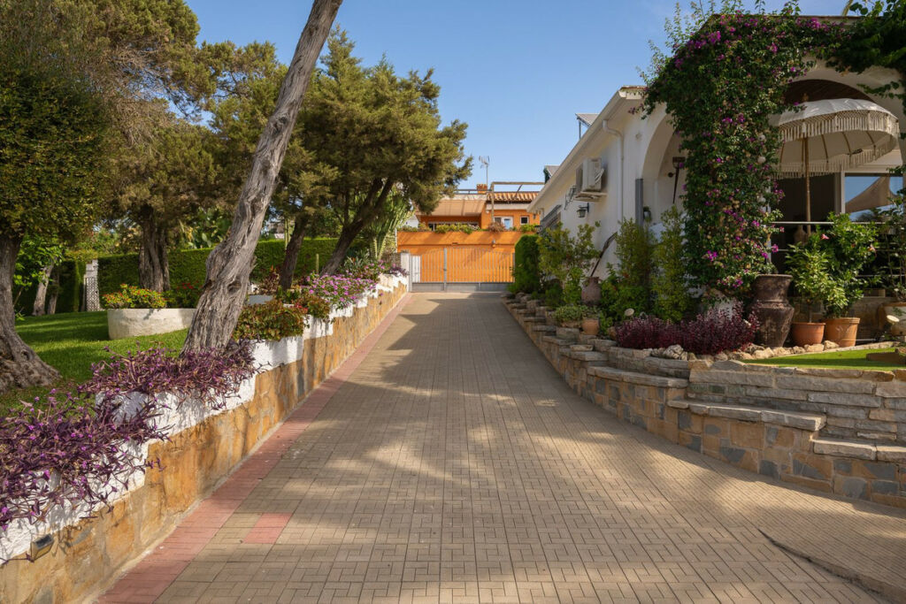 Detached Villa Marbesa Málaga - image 23