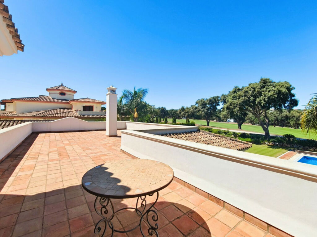 Detached Villa San Roque Club Cádiz - image 23