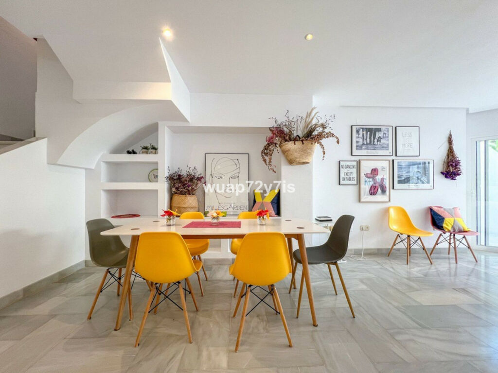 Townhouse Sierra Blanca Málaga - image 5