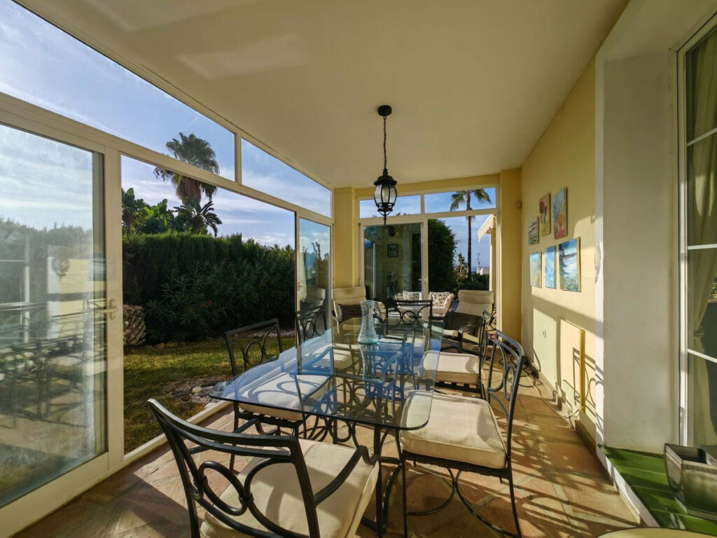 Detached Villa Estepona Málaga - image 23