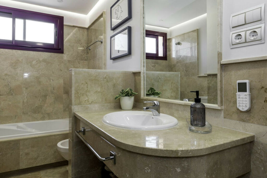 Townhouse Benahavís Málaga - image 24