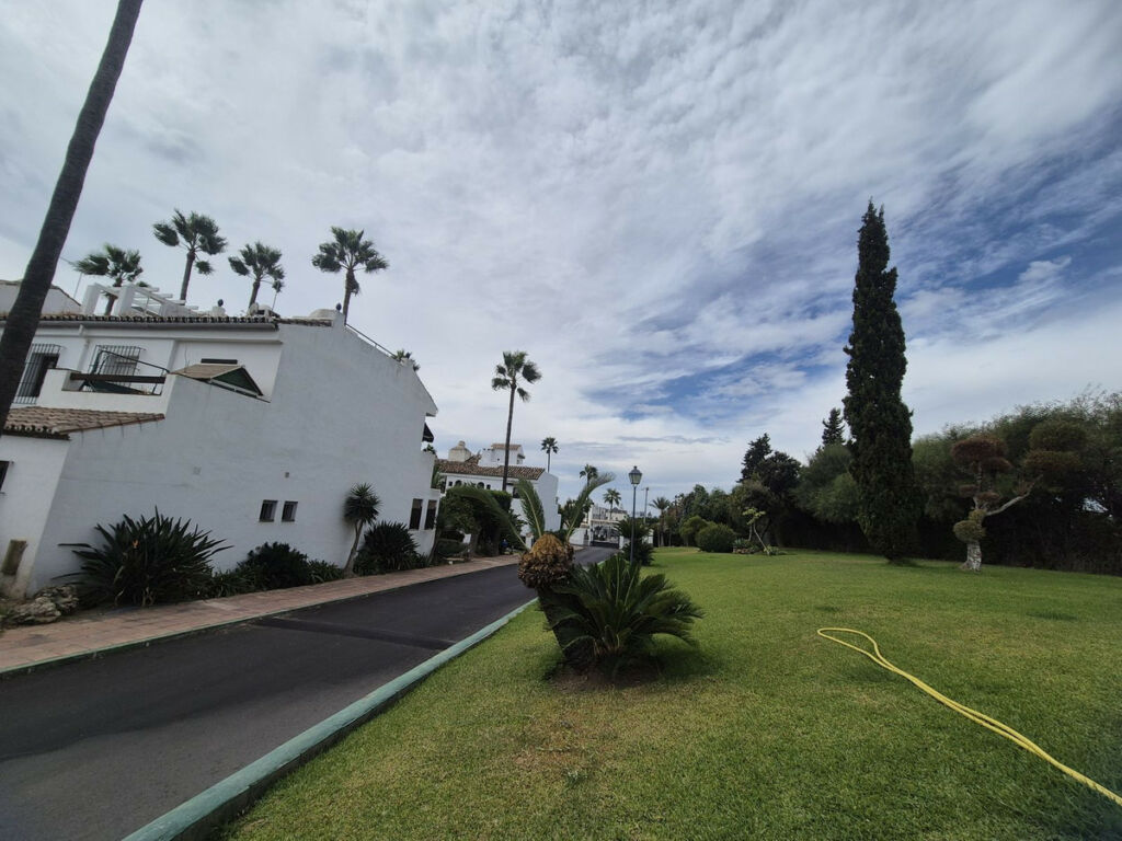 Townhouse Guadalmina Baja Málaga - image 23