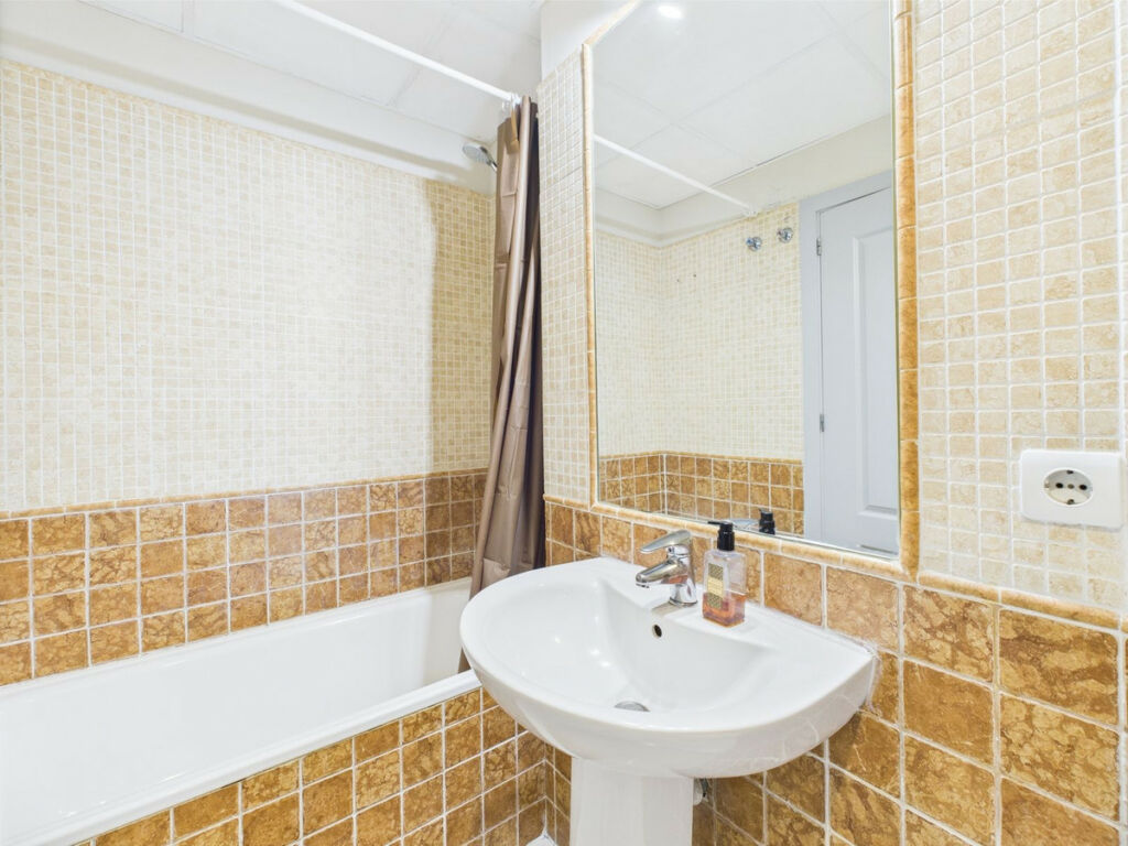 Ground Floor Apartment La Duquesa Málaga - image 23