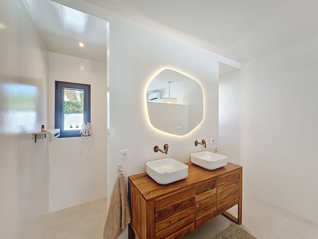 Detached Villa Estepona Málaga - image 24