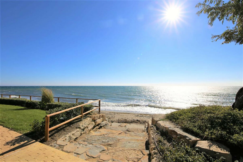 Middle Floor Apartment Estepona Málaga - image 24