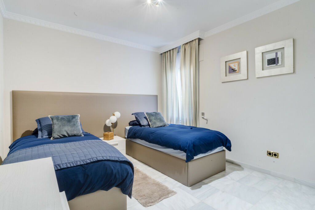 Middle Floor Apartment The Golden Mile Málaga - image 24