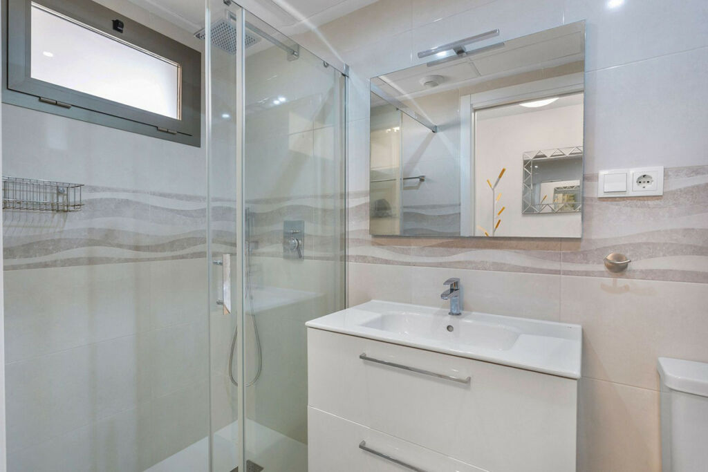 Middle Floor Apartment Villamartin Alicante - image 24
