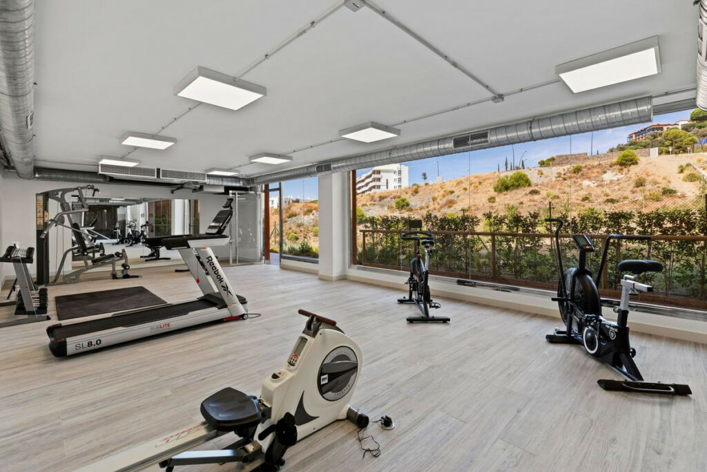 Middle Floor Apartment Higueron Málaga - image 24