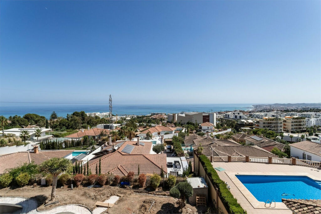 Penthouse Higueron Málaga - image 24