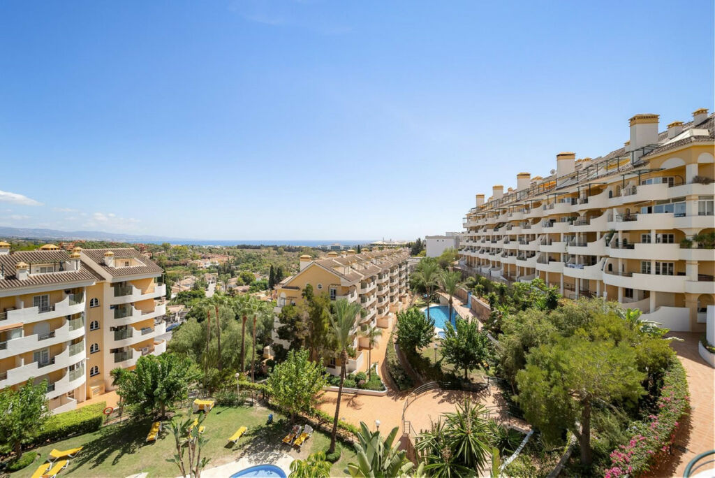 Middle Floor Apartment Nueva Andalucía Málaga - image 24