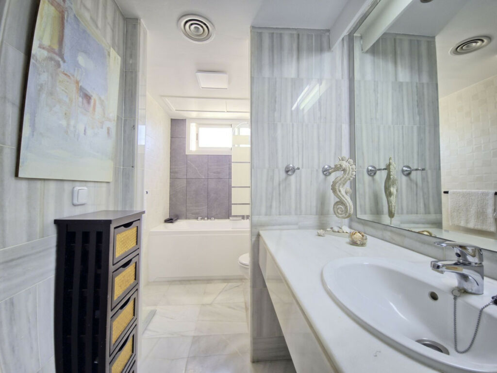 Townhouse Nueva Andalucía Málaga - image 24