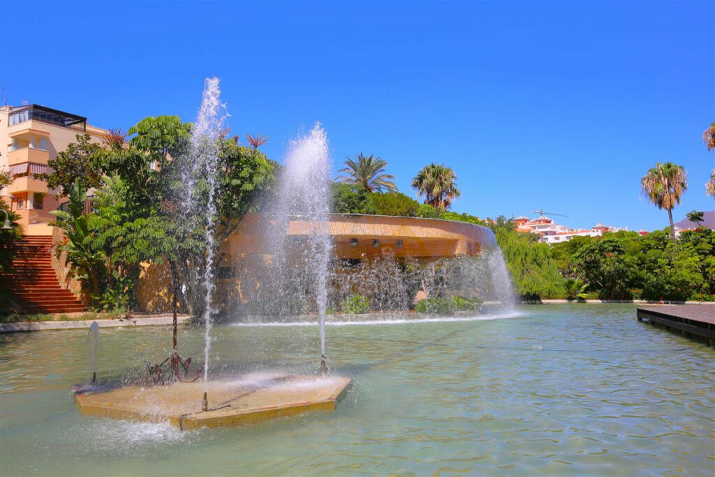 Middle Floor Apartment Estepona Málaga - image 24