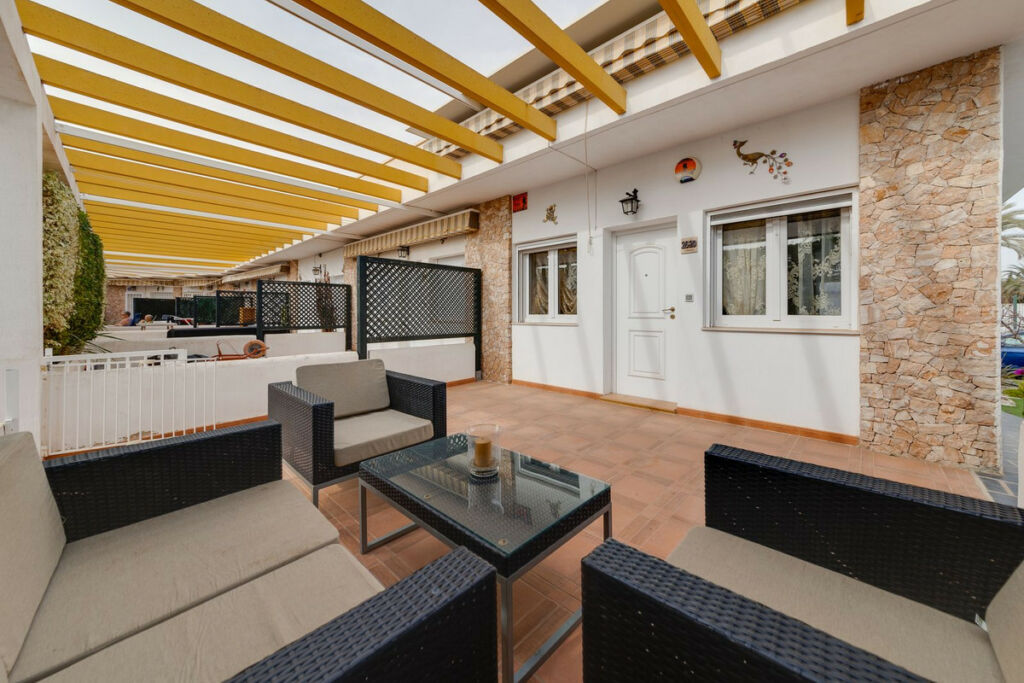 Bungalow Mil Palmeras Alicante - image 20