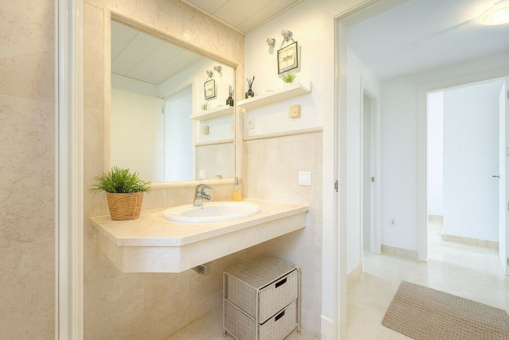 Middle Floor Apartment Cerros del Aguila Málaga - image 24