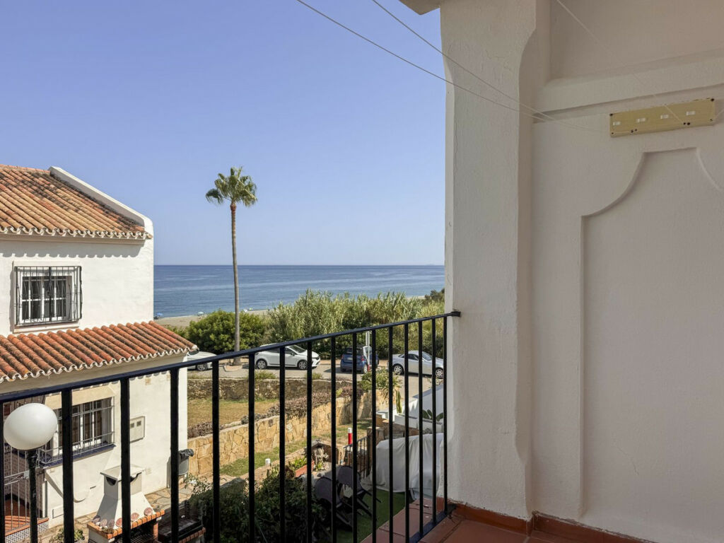 Townhouse Manilva Málaga - image 2