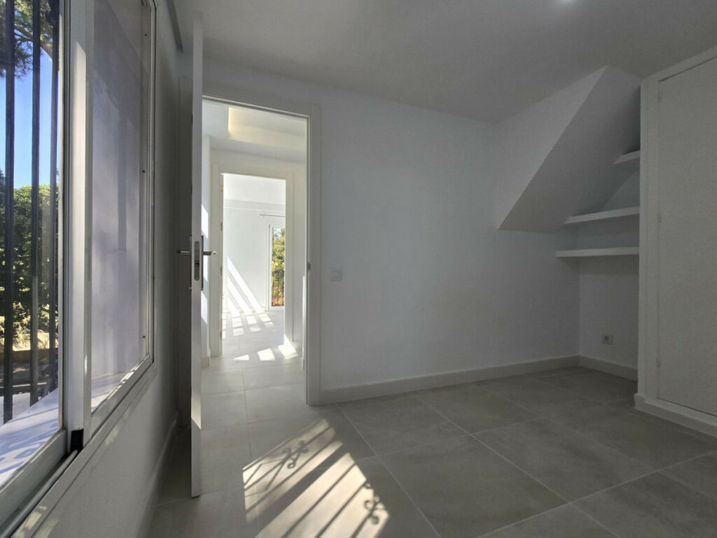 Semi-Detached House Elviria Málaga - image 24