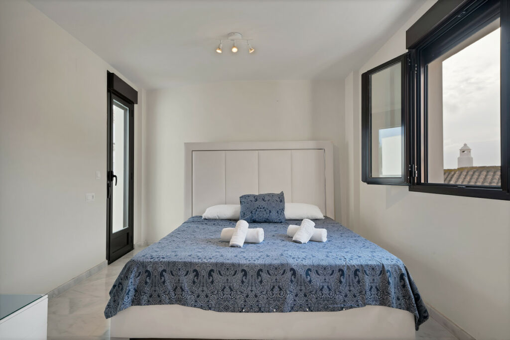 Detached Villa Riviera del Sol Málaga - image 24