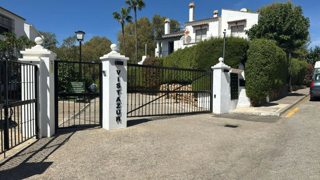 Townhouse Atalaya Málaga - image 24