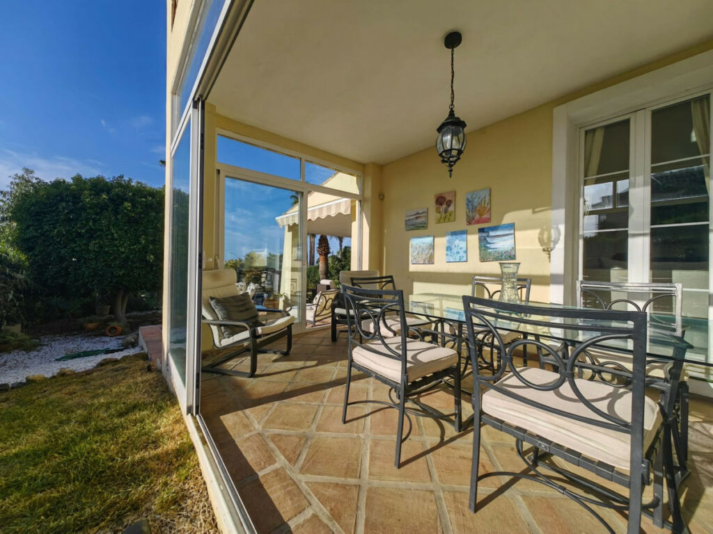 Detached Villa Estepona Málaga - image 24