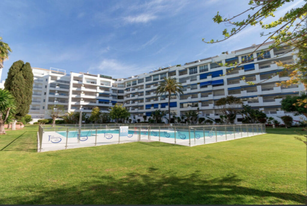 Middle Floor Apartment Puerto Banús Málaga - image 24