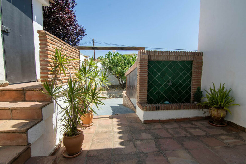 Detached Villa Estepona Málaga - image 24