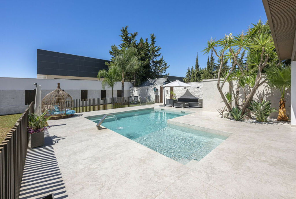Detached Villa New Golden Mile Málaga - image 24