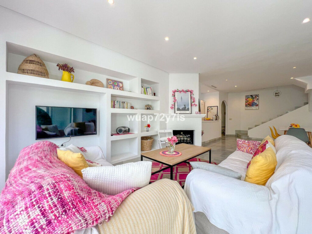 Townhouse Sierra Blanca Málaga - image 3