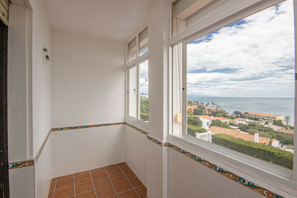 Detached Villa Estepona Málaga - image 24