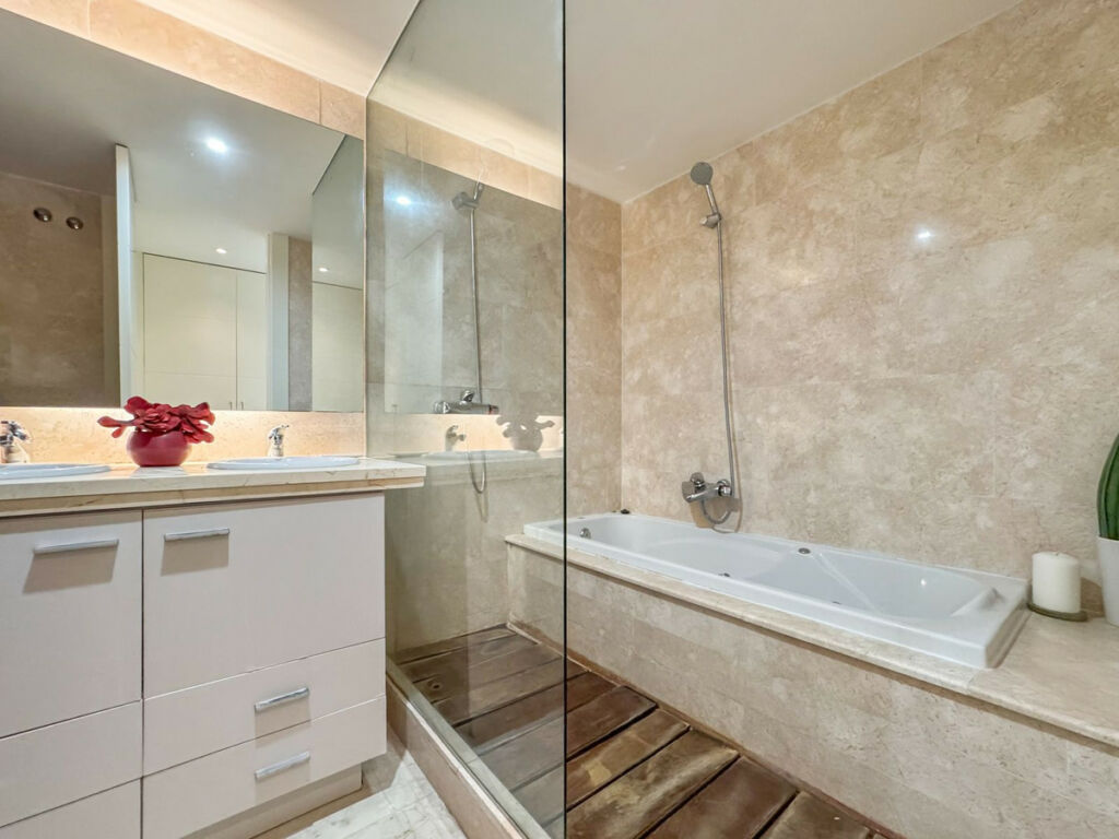 Penthouse Manilva Málaga - image 24