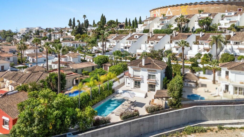 Detached Villa Nueva Andalucía Málaga - image 24
