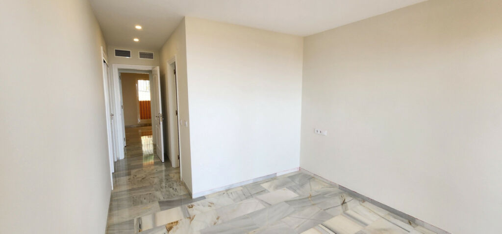 Middle Floor Apartment Calahonda Málaga - image 24