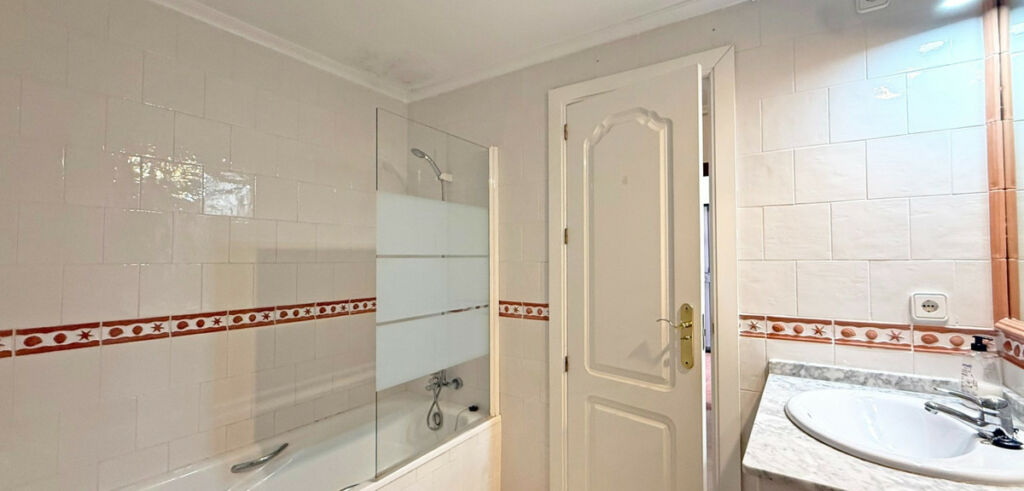 Ground Floor Apartment Villamartin Alicante - image 24