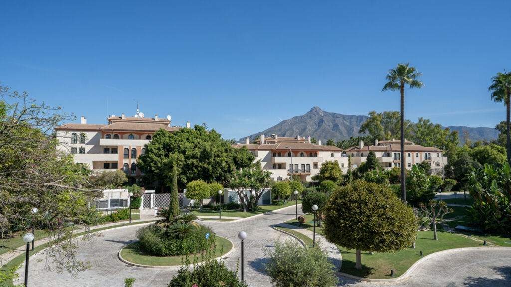 Middle Floor Apartment Puerto Banús Málaga - image 24