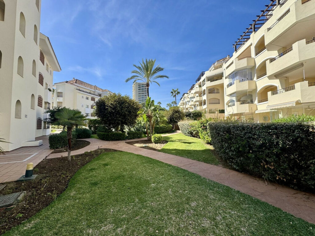 Middle Floor Apartment Elviria Málaga - image 24