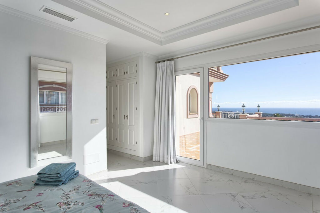 Detached Villa Los Flamingos Málaga - image 24