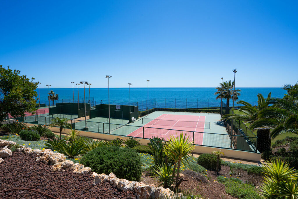Middle Floor Apartment Cabopino Málaga - image 24