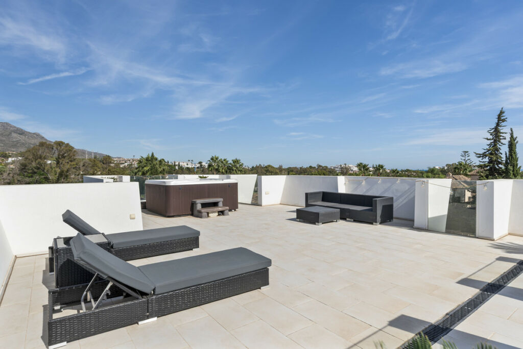 Detached Villa Nueva Andalucía Málaga - image 24