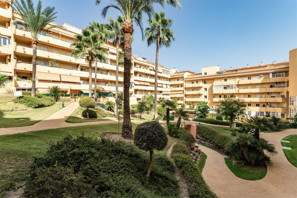 Penthouse Los Pacos Málaga - image 24