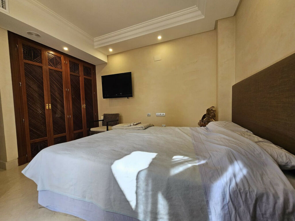 Middle Floor Apartment Estepona Málaga - image 24