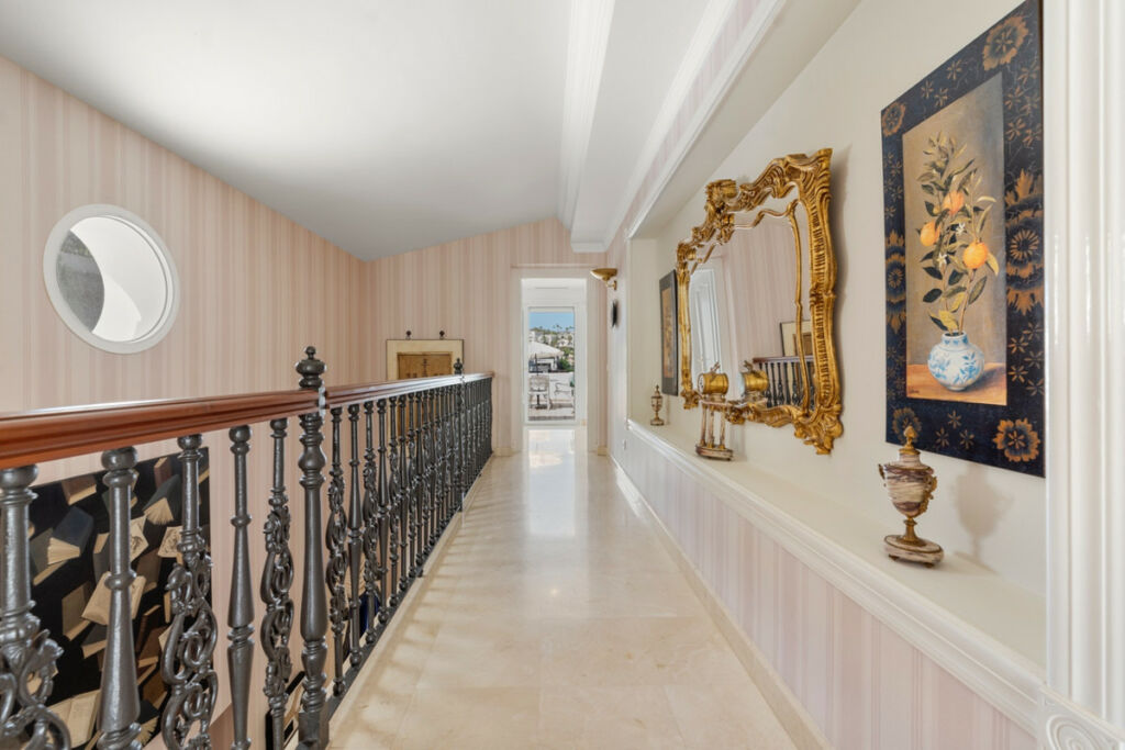 Detached Villa Benahavís Málaga - image 24