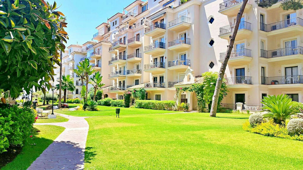 Middle Floor Studio Puerto Banús Málaga - image 24