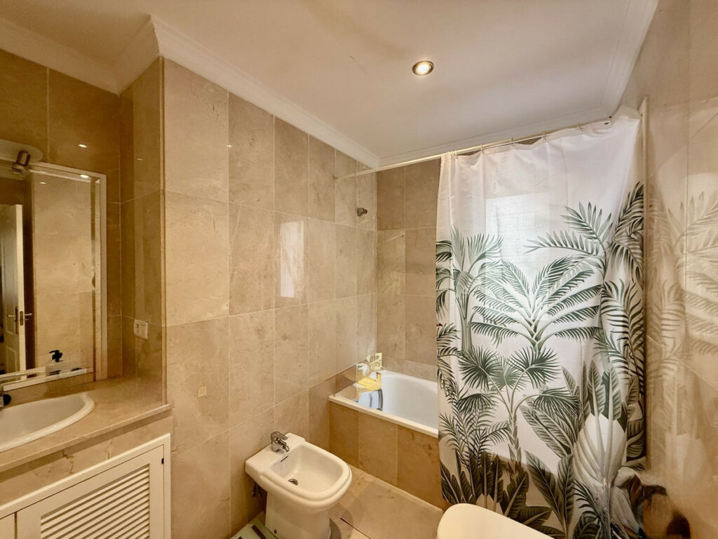 Middle Floor Apartment Elviria Málaga - image 24
