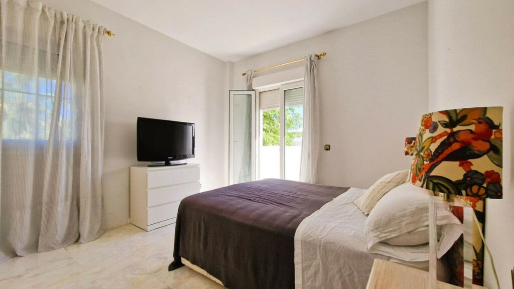 Middle Floor Apartment The Golden Mile Málaga - image 24