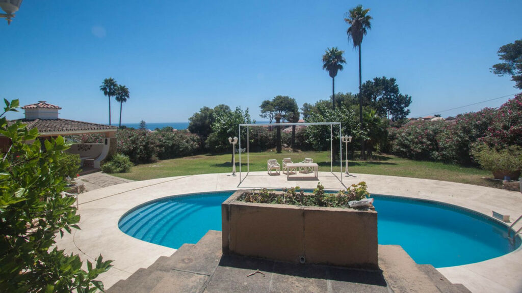 Detached Villa Estepona Málaga - image 24